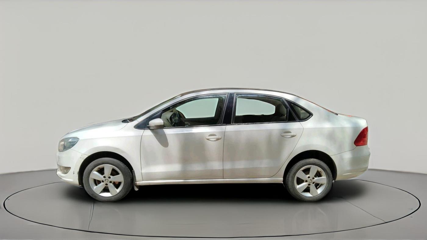 2015 Skoda Rapid AMBITION 1.6 MPI MT PLUS, Petrol, Manual, 49,224 km, exterior