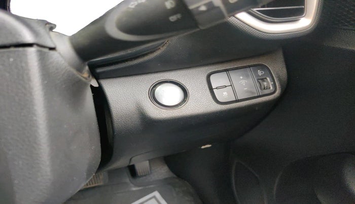 2019 Hyundai VENUE SX PLUS 1.0 TURBO DCT, Petrol, Automatic, 71,495 km, interior