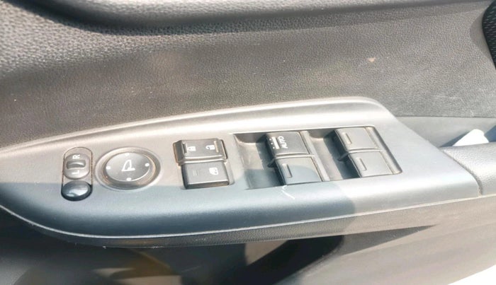 2018 Honda WR-V 1.5L I-DTEC VX MT, Diesel, Manual, 1,10,742 km, interior