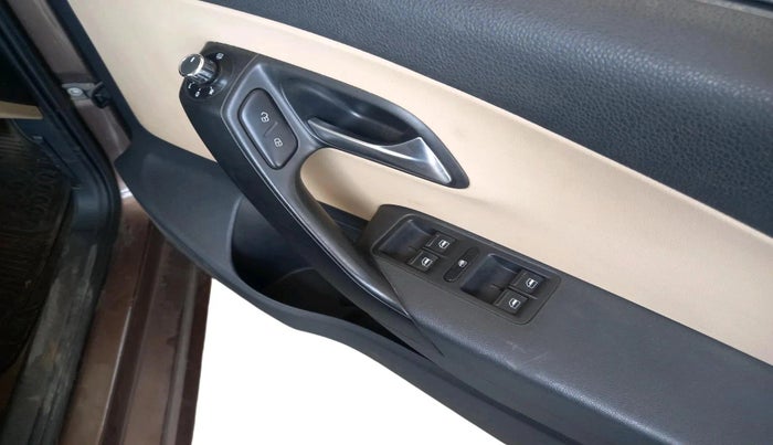 2016 Volkswagen Ameo HIGHLINE1.2L, Petrol, Manual, 51,995 km, interior