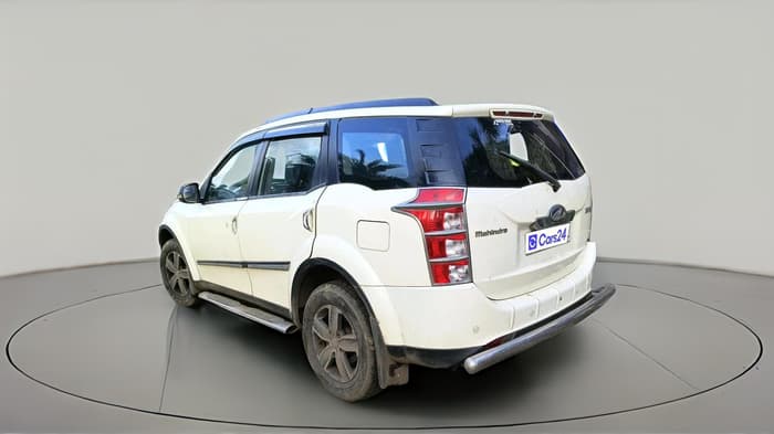 2015 Mahindra XUV500 W8, Diesel, Manual, 1,09,792 km, exterior