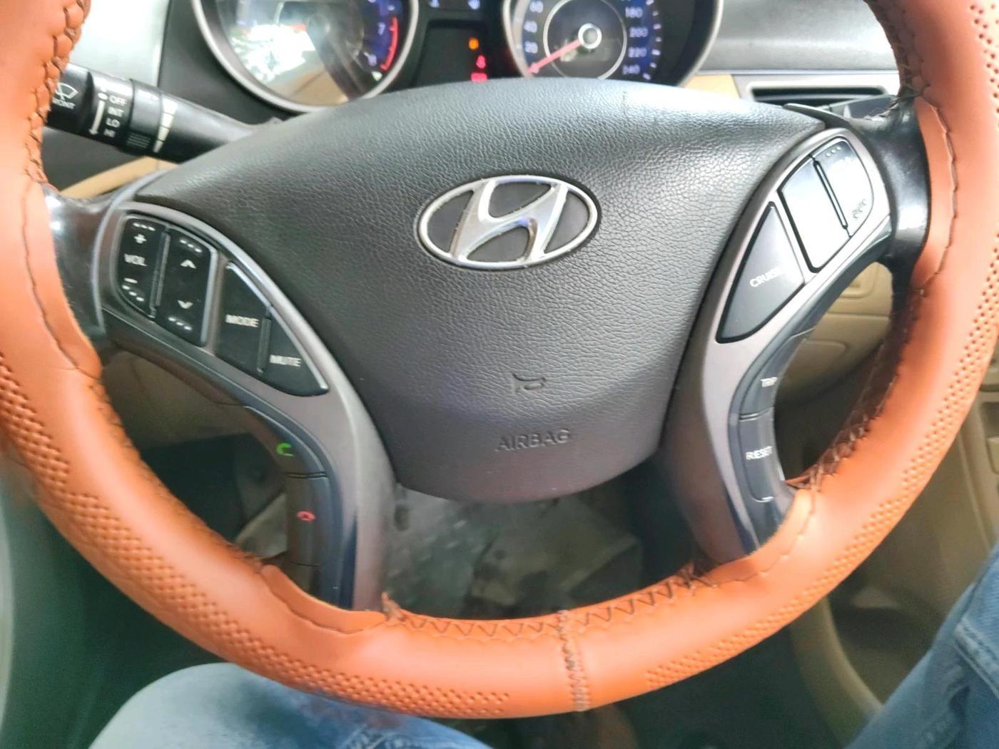 2013 Hyundai New Elantra 1.8 SX MT VTVT, Petrol, Manual, 84,857 km, interior