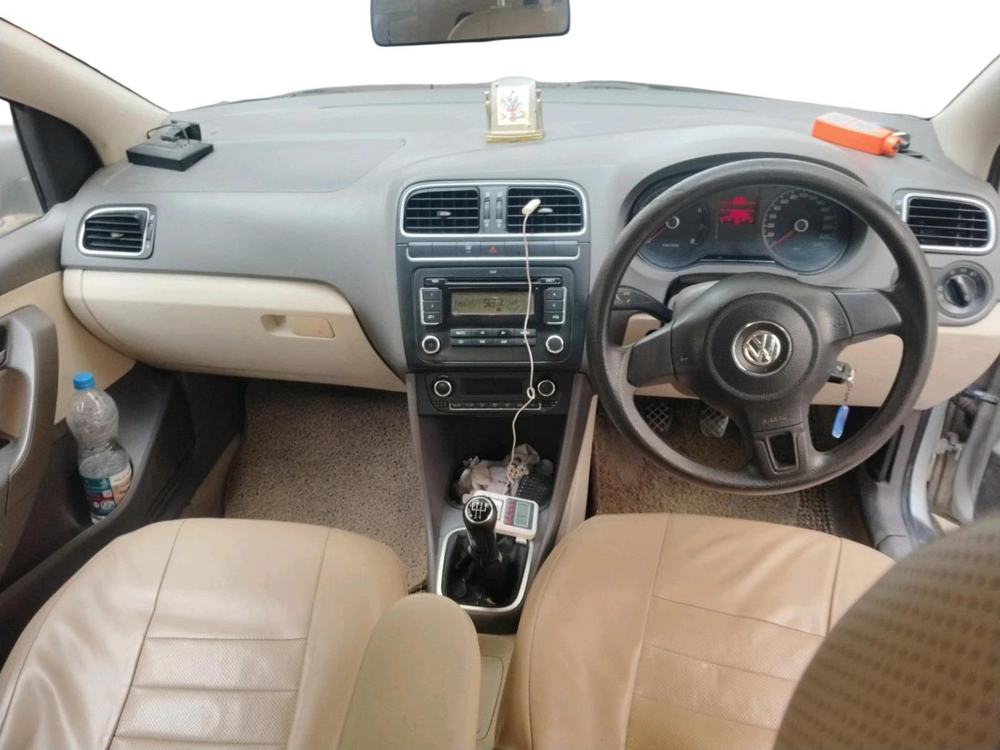 2011 Volkswagen Vento HIGHLINE 1.6 MPI, Petrol, Manual, 60,712 km, interior