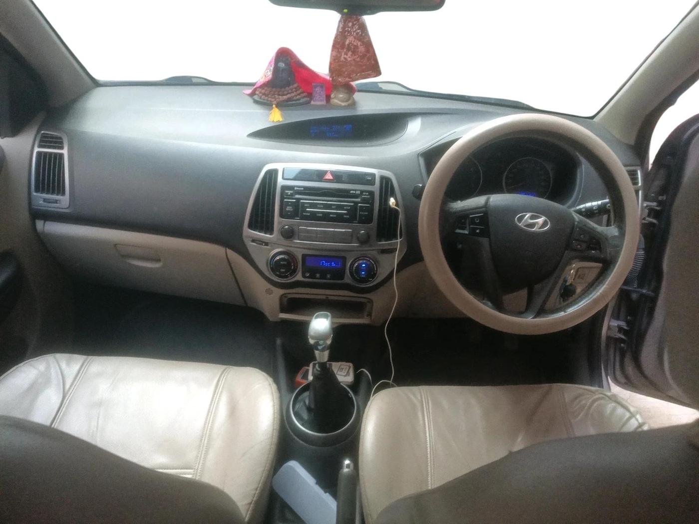 2012 Hyundai i20 SPORTZ 1.2, Petrol, Manual, 64,694 km, interior