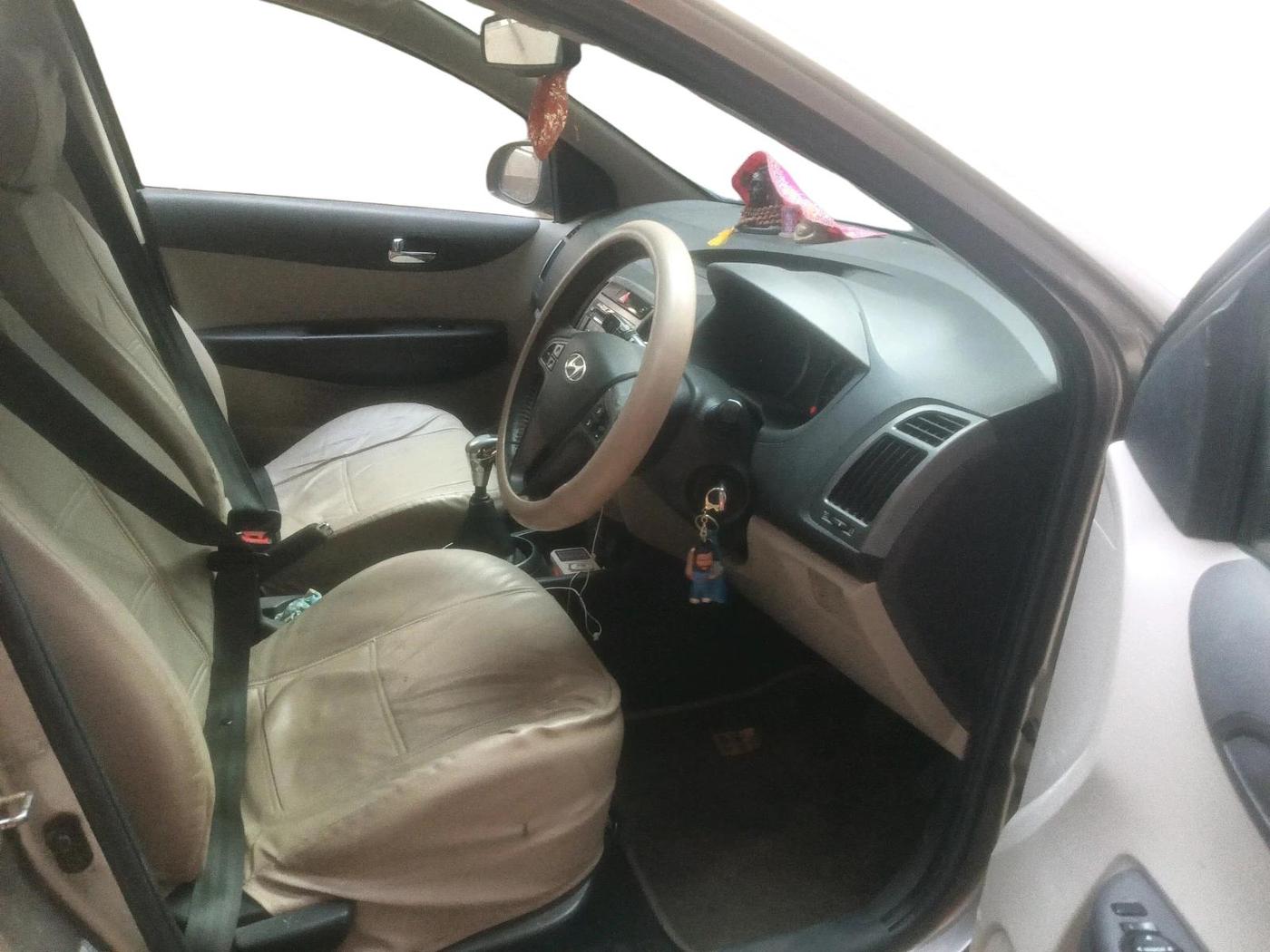 2012 Hyundai i20 SPORTZ 1.2, Petrol, Manual, 64,694 km, interior