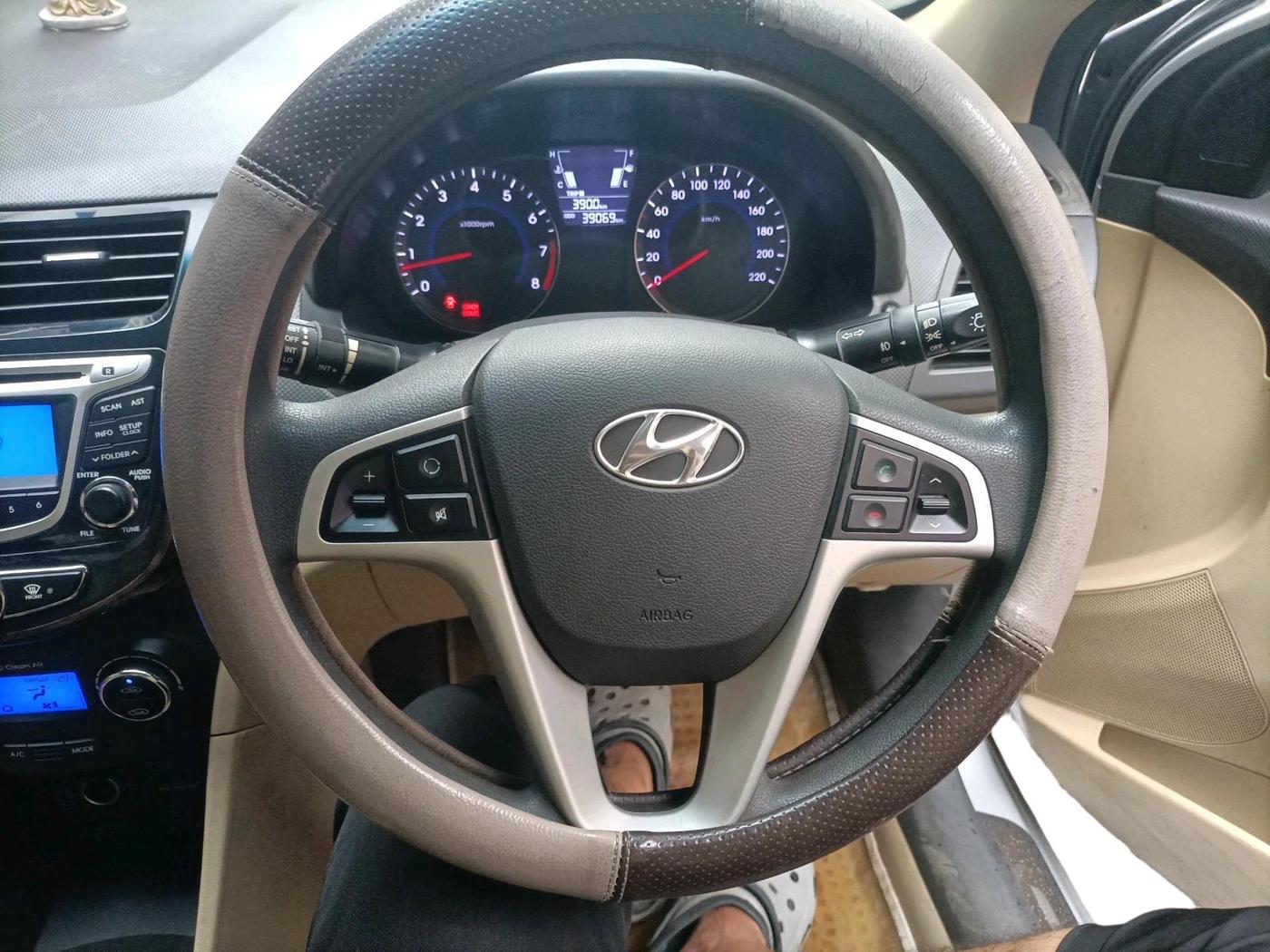 2014 Hyundai Verna FLUIDIC 1.6 VTVT SX, Petrol, Manual, 39,069 km, interior
