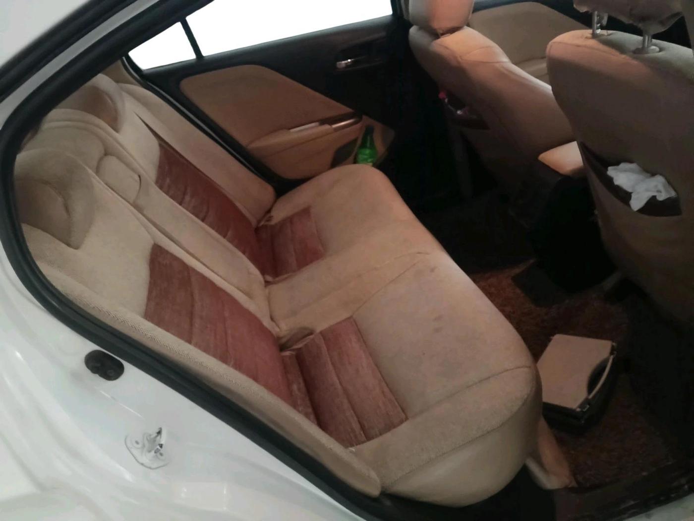 2015 Honda City 1.5L I-DTEC V, Diesel, Manual, 1,52,445 km, interior
