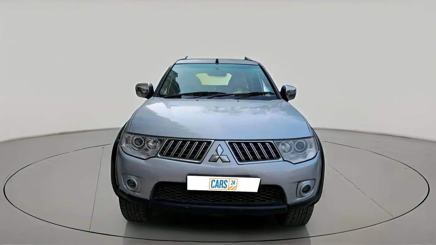 2013 Mitsubishi Pajero Sport 2.5 MT 4X4, Diesel, Manual, 1,21,692 km, exterior