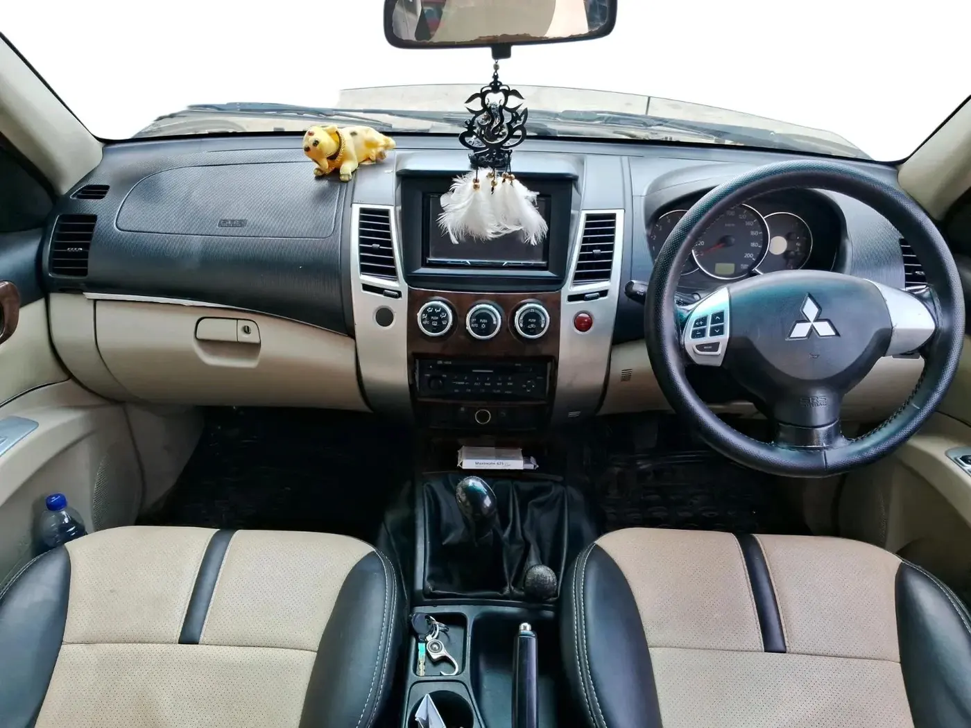 2013 Mitsubishi Pajero Sport 2.5 MT 4X4, Diesel, Manual, 1,21,692 km, interior