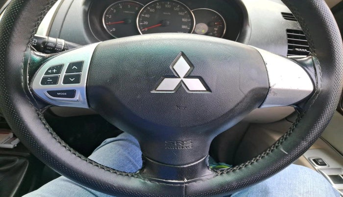 2013 Mitsubishi Pajero Sport 2.5 MT 4X4, Diesel, Manual, 1,21,692 km, interior