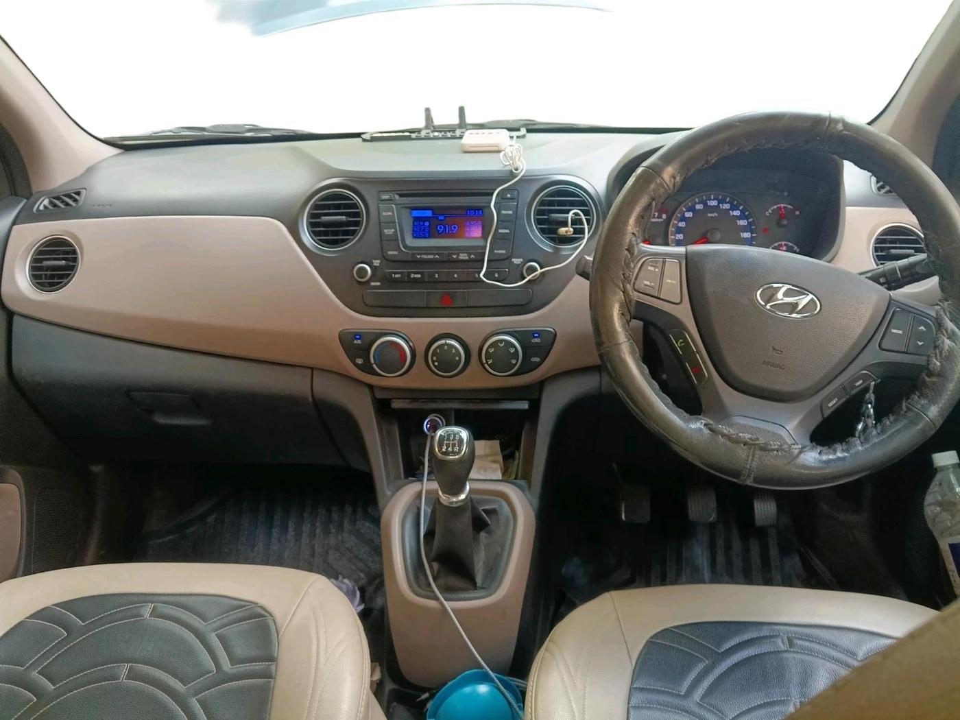 2016 Hyundai Xcent SX 1.2, Petrol, Manual, 1,00,303 km, interior