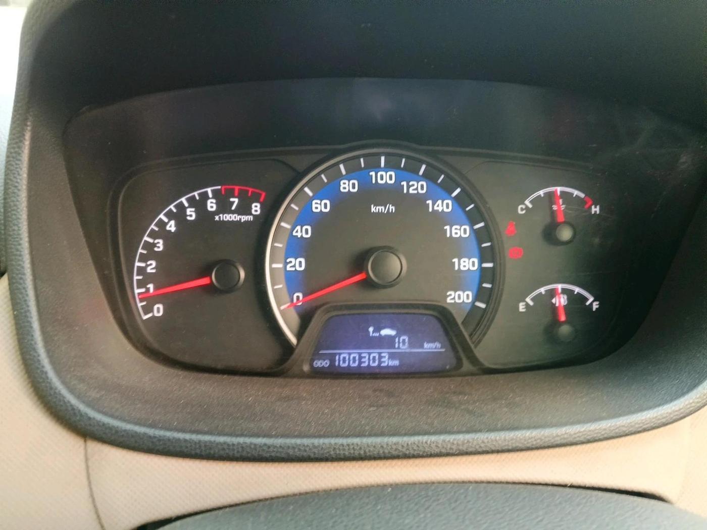 2016 Hyundai Xcent SX 1.2, Petrol, Manual, 1,00,303 km, interior