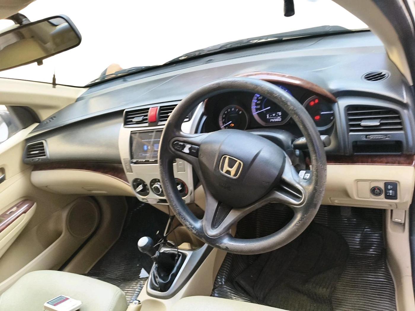 2013 Honda City 1.5L I-VTEC S MT, CNG, Manual, 1,42,860 km, interior
