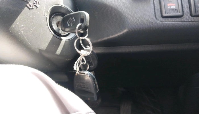 2011 Maruti Swift VXI, CNG, Manual, 69,304 km, interior