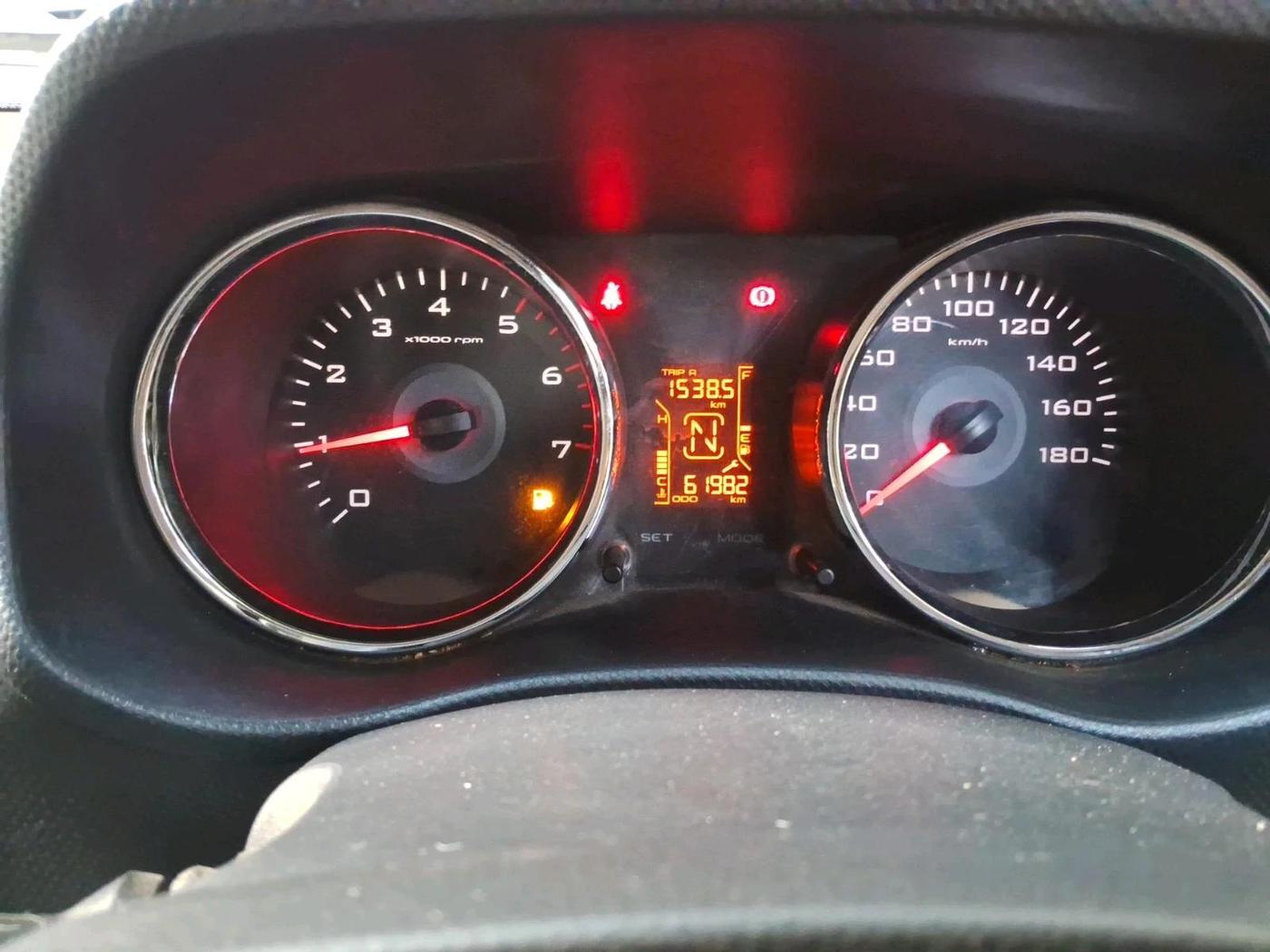 2016 Mahindra TUV300 T8, Diesel, Manual, 61,982 km, interior
