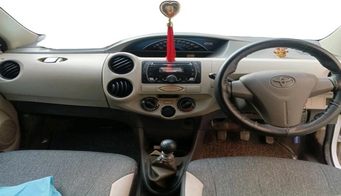 2013 Toyota Etios Liva GD, Diesel, Manual, 70,341 km, interior
