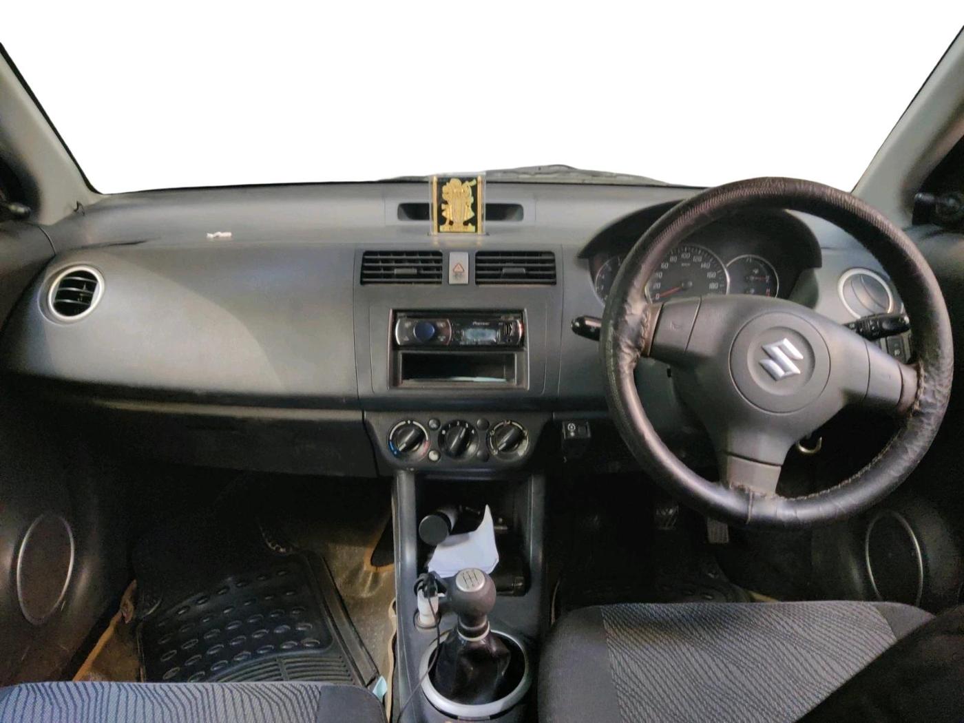 2010 Maruti Swift VXI, CNG, Manual, 1,16,529 km, interior
