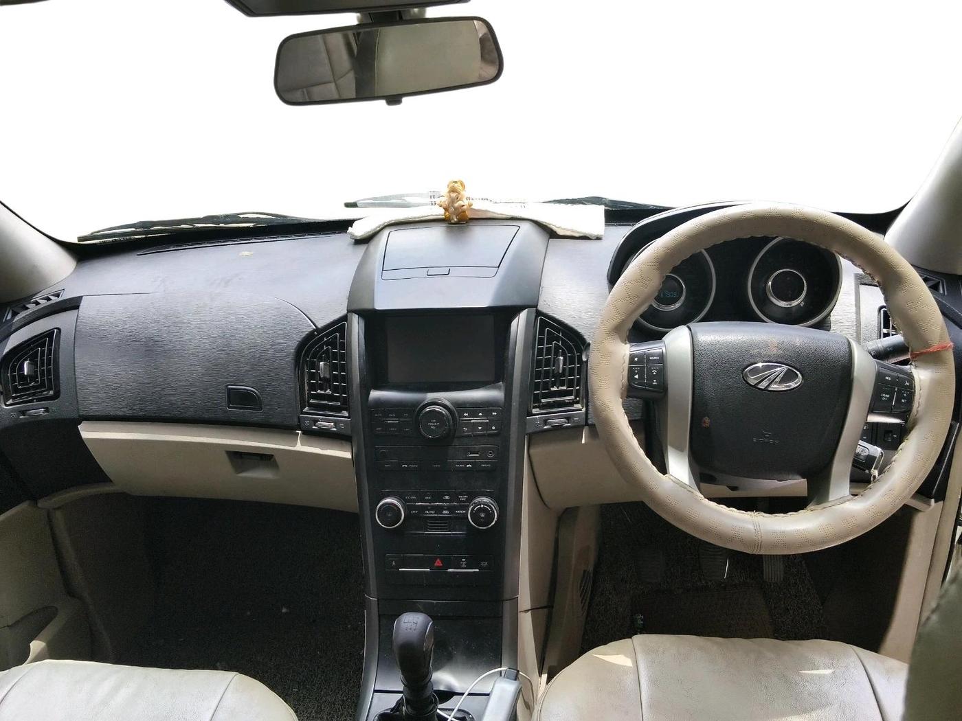 2016 Mahindra XUV500 W6, Diesel, Manual, 67,909 km, interior