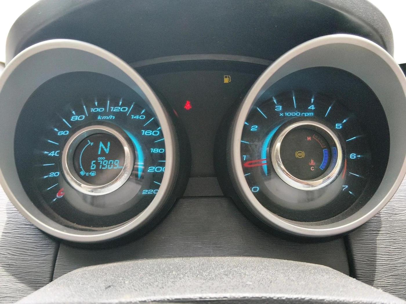 2016 Mahindra XUV500 W6, Diesel, Manual, 67,909 km, interior