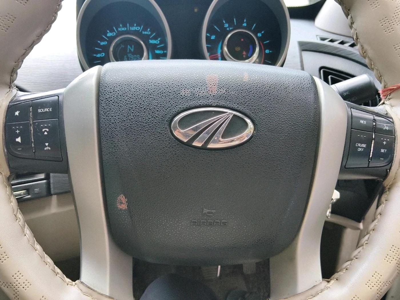 2016 Mahindra XUV500 W6, Diesel, Manual, 67,909 km, interior