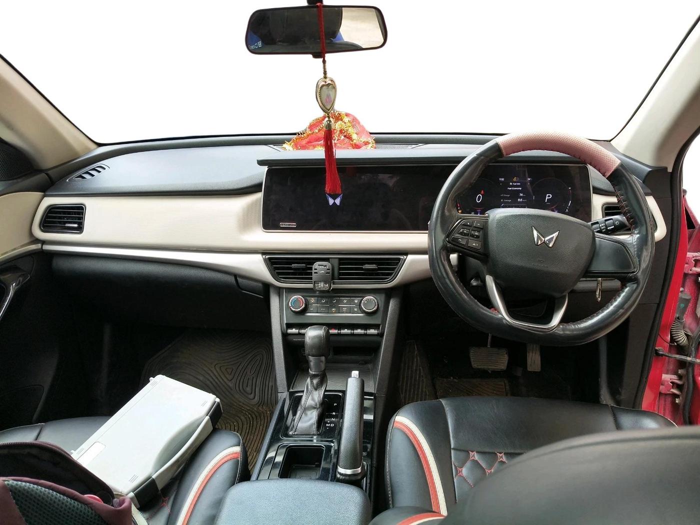 2022 Mahindra XUV700 AX 5 D AT 7 STR, Diesel, Automatic, 84,540 km, interior