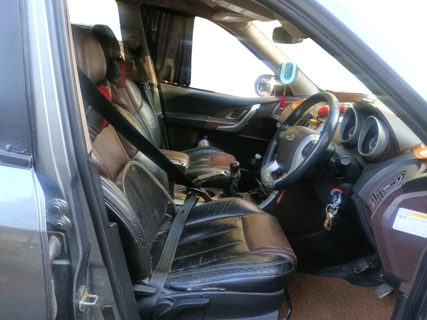 2012 Mahindra XUV500 W8, Diesel, Manual, 1,13,569 km, interior