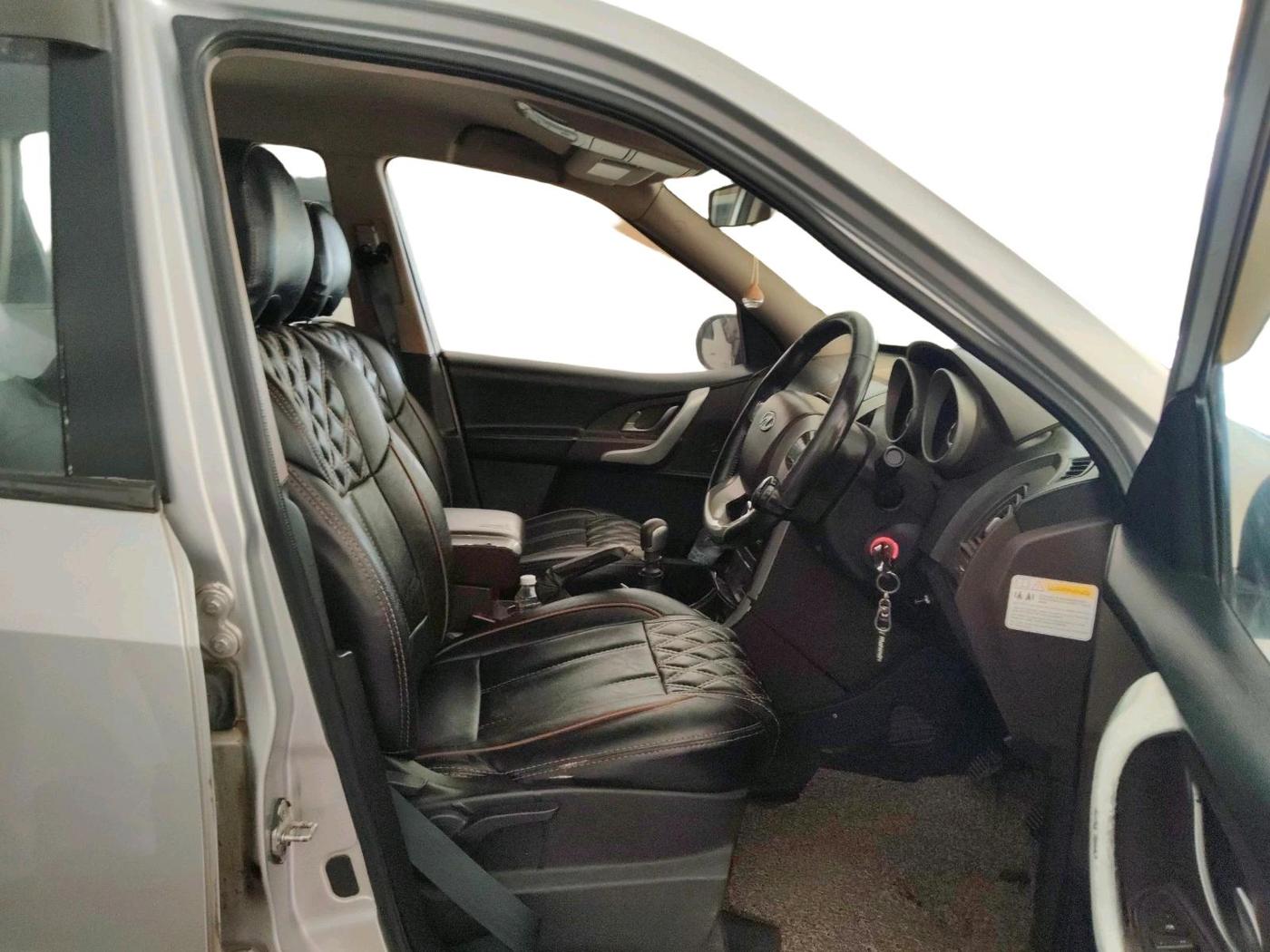 2012 Mahindra XUV500 W8, Diesel, Manual, 1,27,441 km, interior