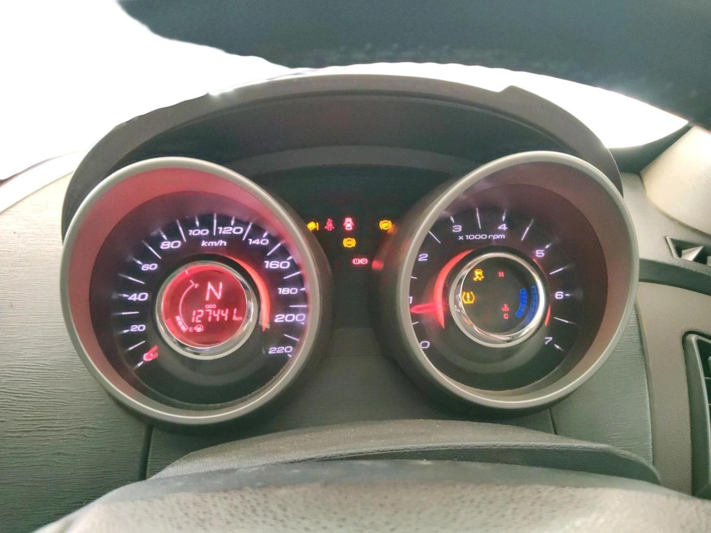 2012 Mahindra XUV500 W8, Diesel, Manual, 1,27,441 km, interior