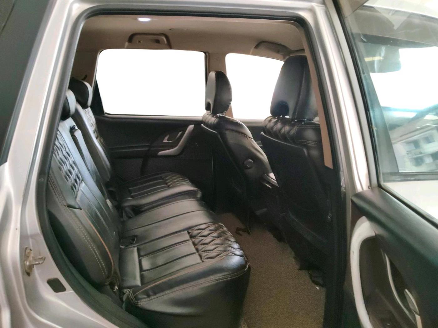 2012 Mahindra XUV500 W8, Diesel, Manual, 1,27,441 km, interior