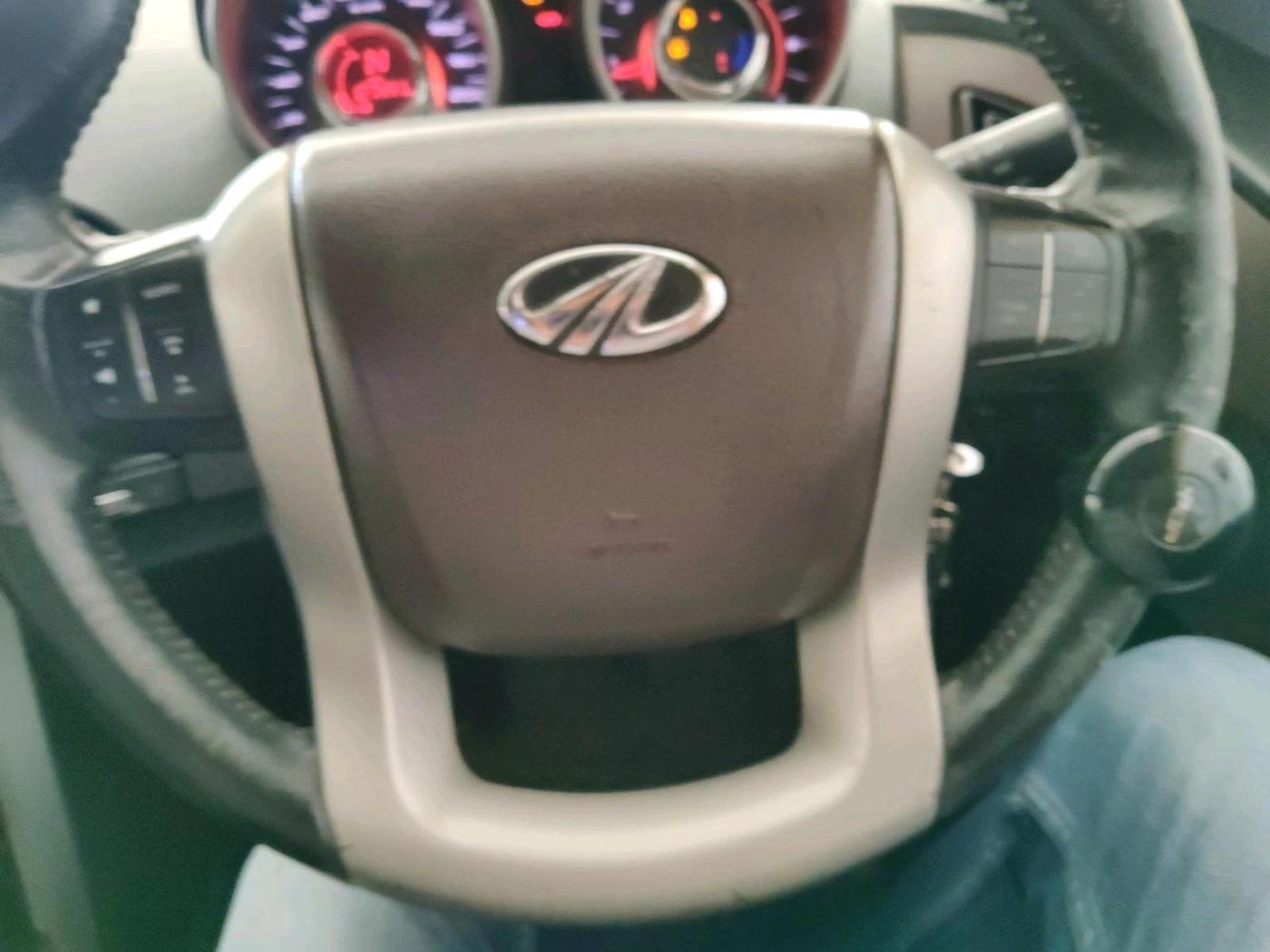2012 Mahindra XUV500 W8, Diesel, Manual, 1,27,441 km, interior