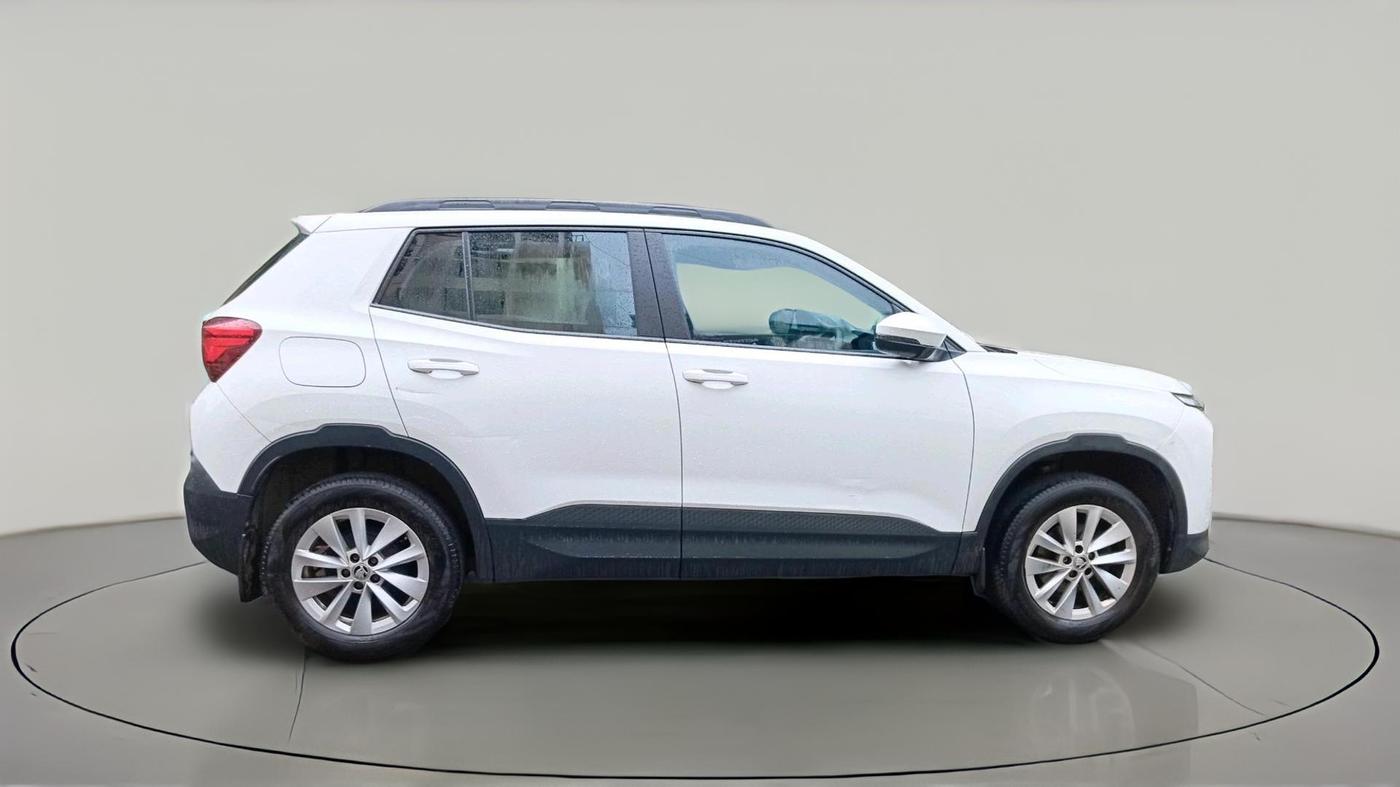 2025 Skoda Kylaq Signature AT, Petrol, Automatic, 10,944 km, exterior