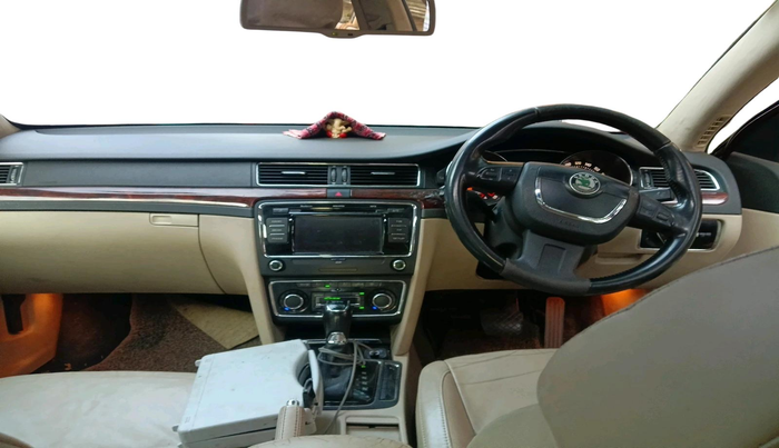 2013 Skoda Superb ELEGANCE 1.8 TSI AT, Petrol, Automatic, 1,41,565 km, interior