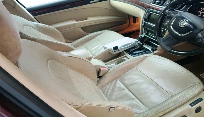 2013 Skoda Superb ELEGANCE 1.8 TSI AT, Petrol, Automatic, 1,41,565 km, interior