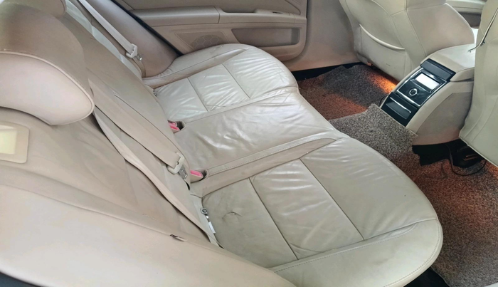 2013 Skoda Superb ELEGANCE 1.8 TSI AT, Petrol, Automatic, 1,41,565 km, interior