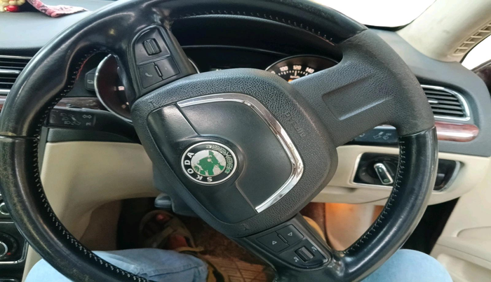 2013 Skoda Superb ELEGANCE 1.8 TSI AT, Petrol, Automatic, 1,41,565 km, interior