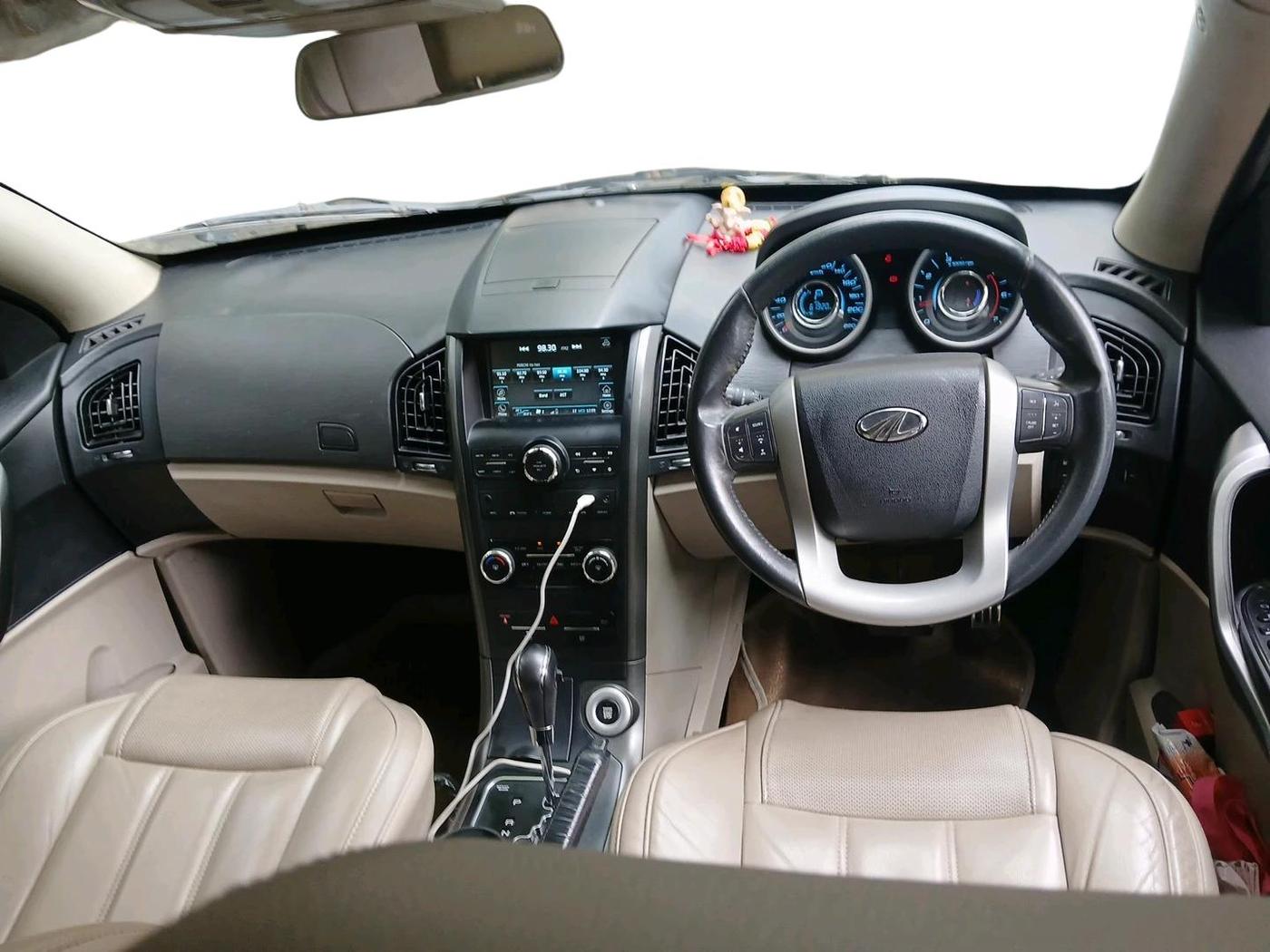 2017 Mahindra XUV500 W10 AT, Diesel, Automatic, 61,920 km, interior