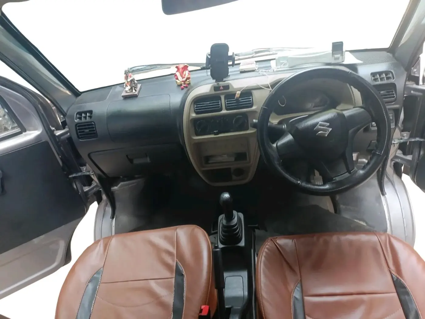 2023 Maruti Eeco 5 STR AC CNG, CNG, Manual, 28,843 km, interior