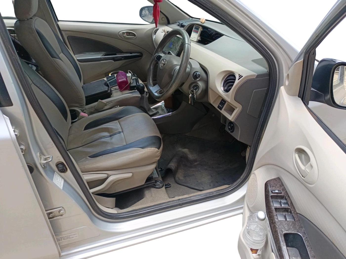 2015 Toyota Etios Liva VX, Petrol, Manual, 54,658 km, interior