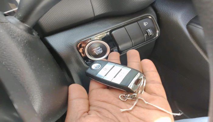 2022 KIA SONET HTK PLUS 1.0 IMT, Petrol, Manual, 57,302 km, interior