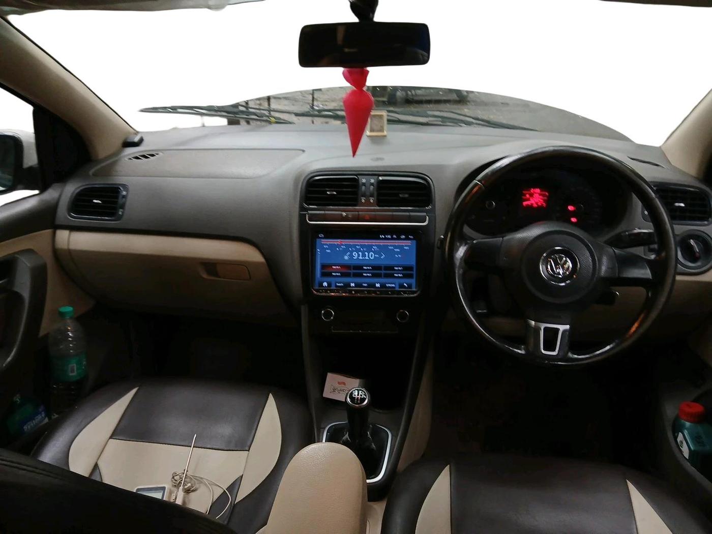 2011 Volkswagen Vento HIGHLINE 1.6 MPI, Petrol, Manual, 62,604 km, interior