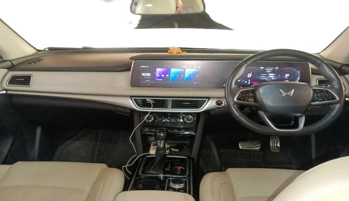 2022 Mahindra XUV700 AX 7 LUXURY D AT 7 STR, Diesel, Automatic, 85,127 km, interior