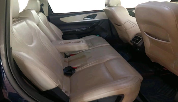2022 Mahindra XUV700 AX 7 LUXURY D AT 7 STR, Diesel, Automatic, 85,127 km, interior