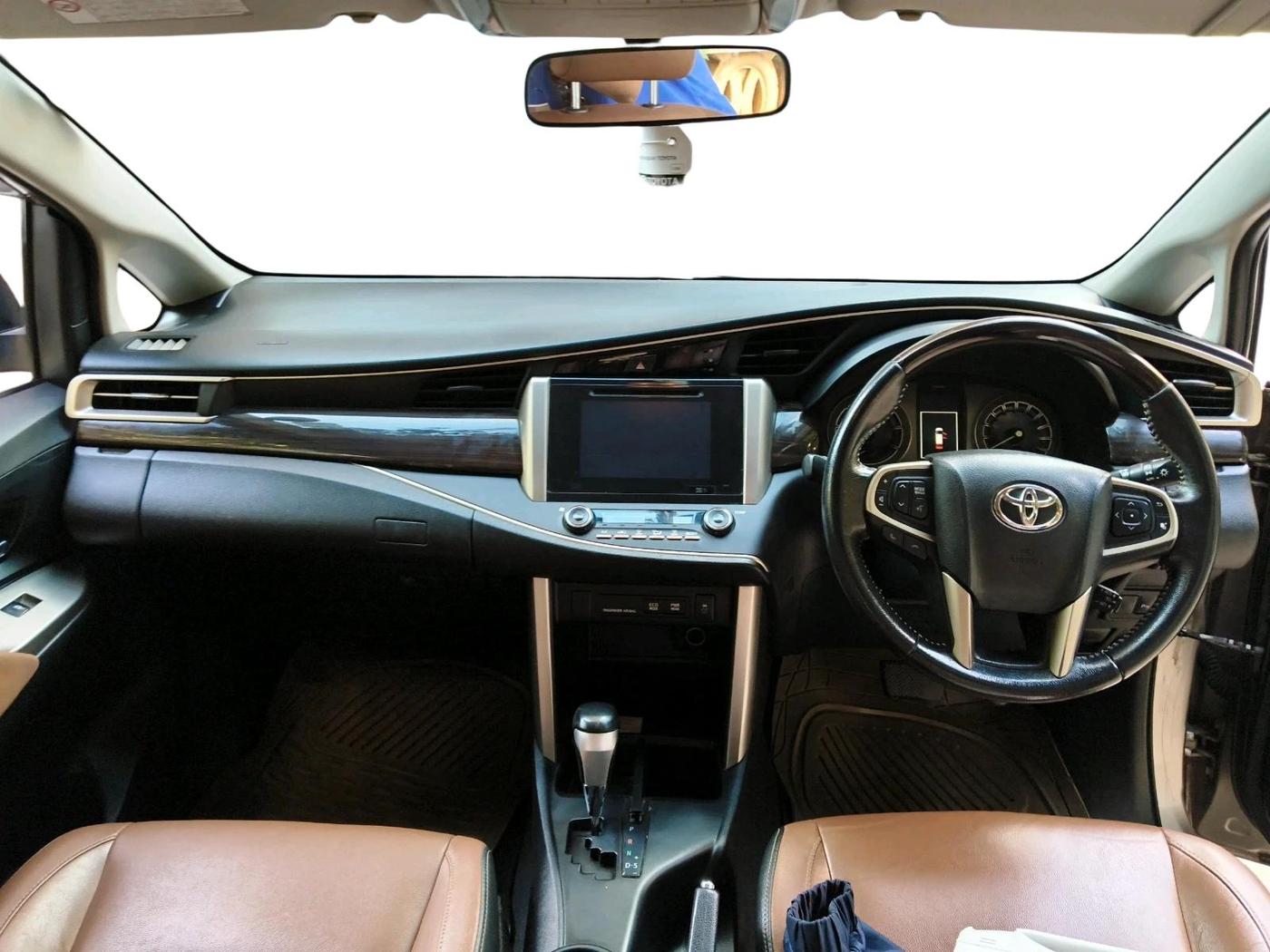 2017 Toyota Innova Crysta 2.8 ZX AT 7 STR, Diesel, Automatic, 1,18,618 km, interior