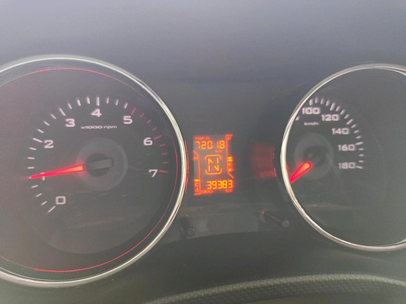 2016 Mahindra TUV300 T8 AMT, Diesel, Automatic, 39,383 km, interior