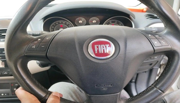 2015 Fiat Linea EMOTION 1.3 L ADVANCED MULTIJET, Diesel, Manual, 89,411 km, interior