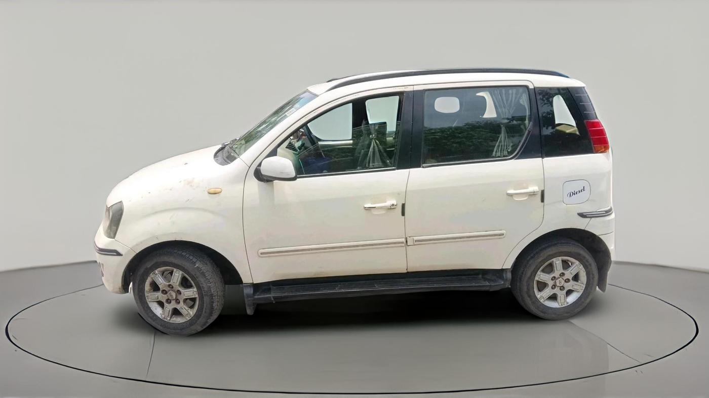 2013 Mahindra Quanto C8, Diesel, Manual, 1,25,425 km, exterior