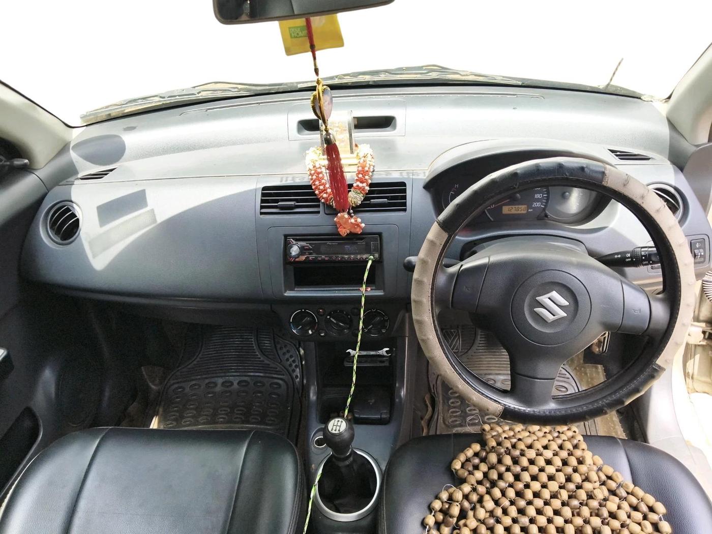 2011 Maruti Swift Dzire LXI, Petrol, Manual, 1,27,858 km, interior
