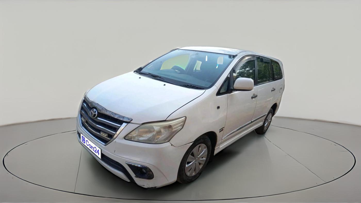2013 Toyota Innova 2.5 GX 8 STR, Diesel, Manual, 2,08,500 km, exterior