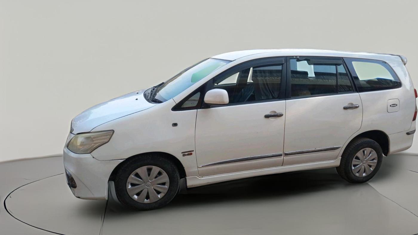2013 Toyota Innova 2.5 GX 8 STR, Diesel, Manual, 2,08,500 km, exterior