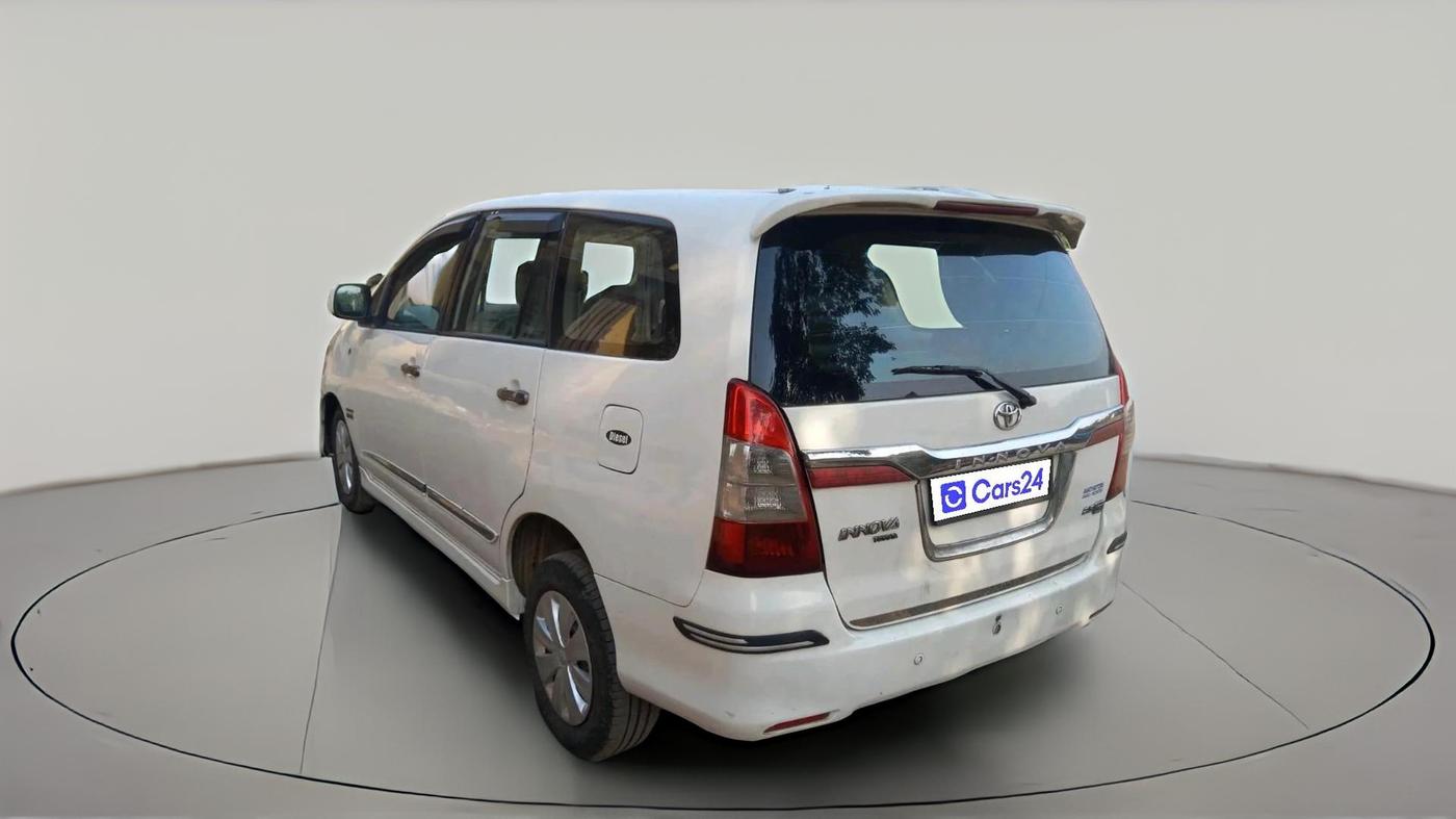 2013 Toyota Innova 2.5 GX 8 STR, Diesel, Manual, 2,08,500 km, exterior